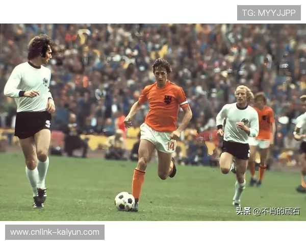 “无冕之王”不再尴尬,荷兰足球重回世界杯正轨 “无冕之王”不再尴尬,荷兰足球重回世界杯正轨